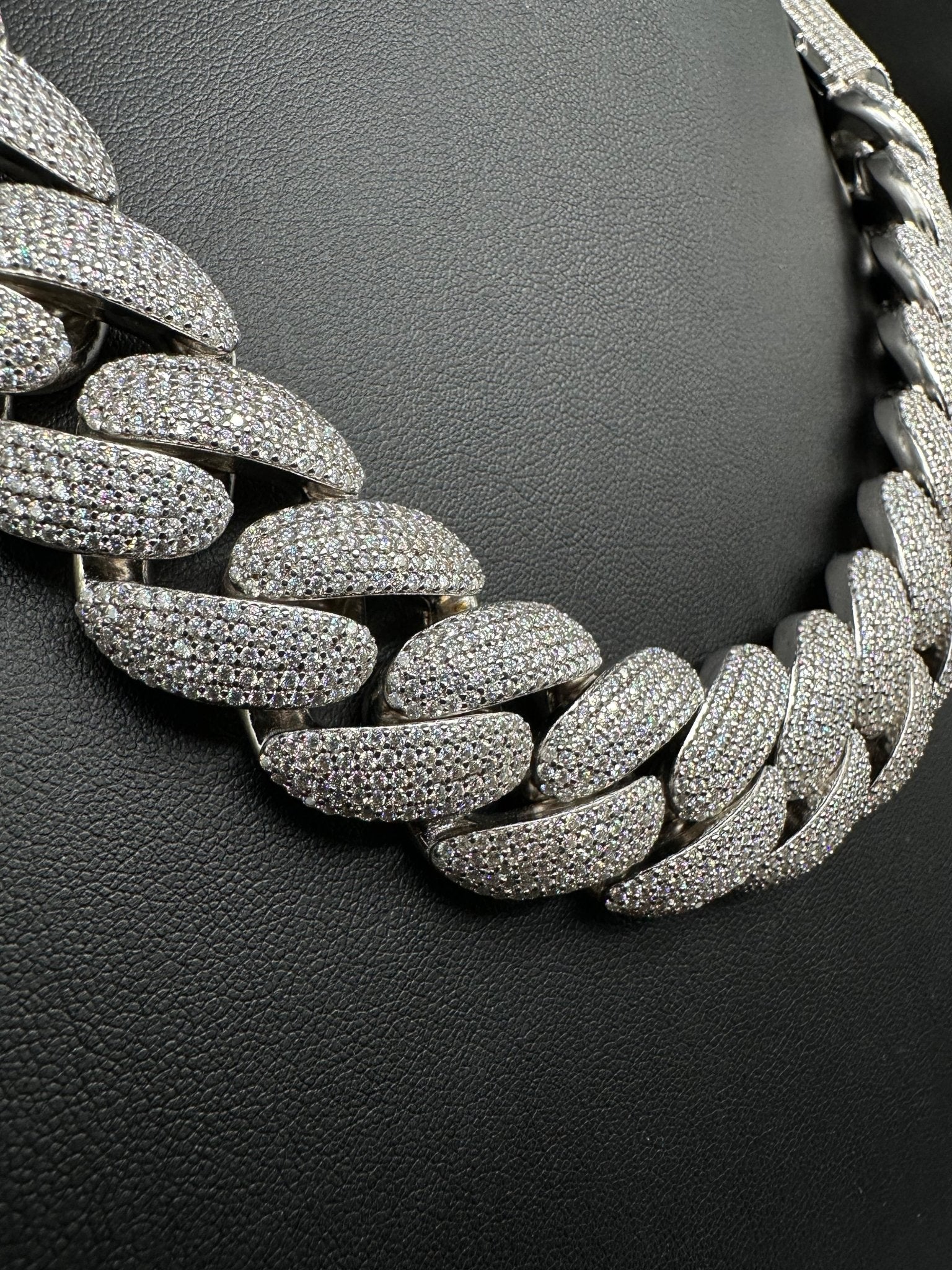 23mm 22" Moissanite Cuban Chain