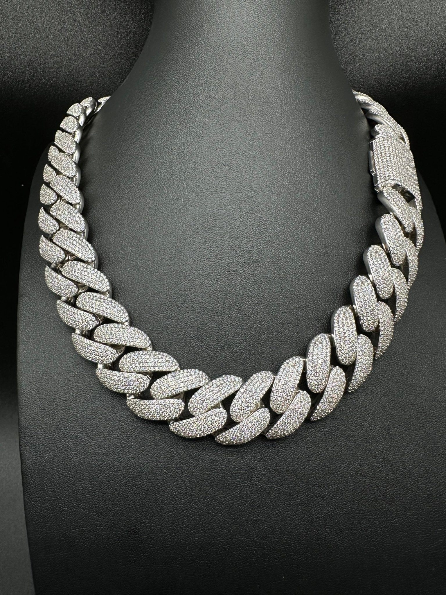 23mm 22" Moissanite Cuban Chain