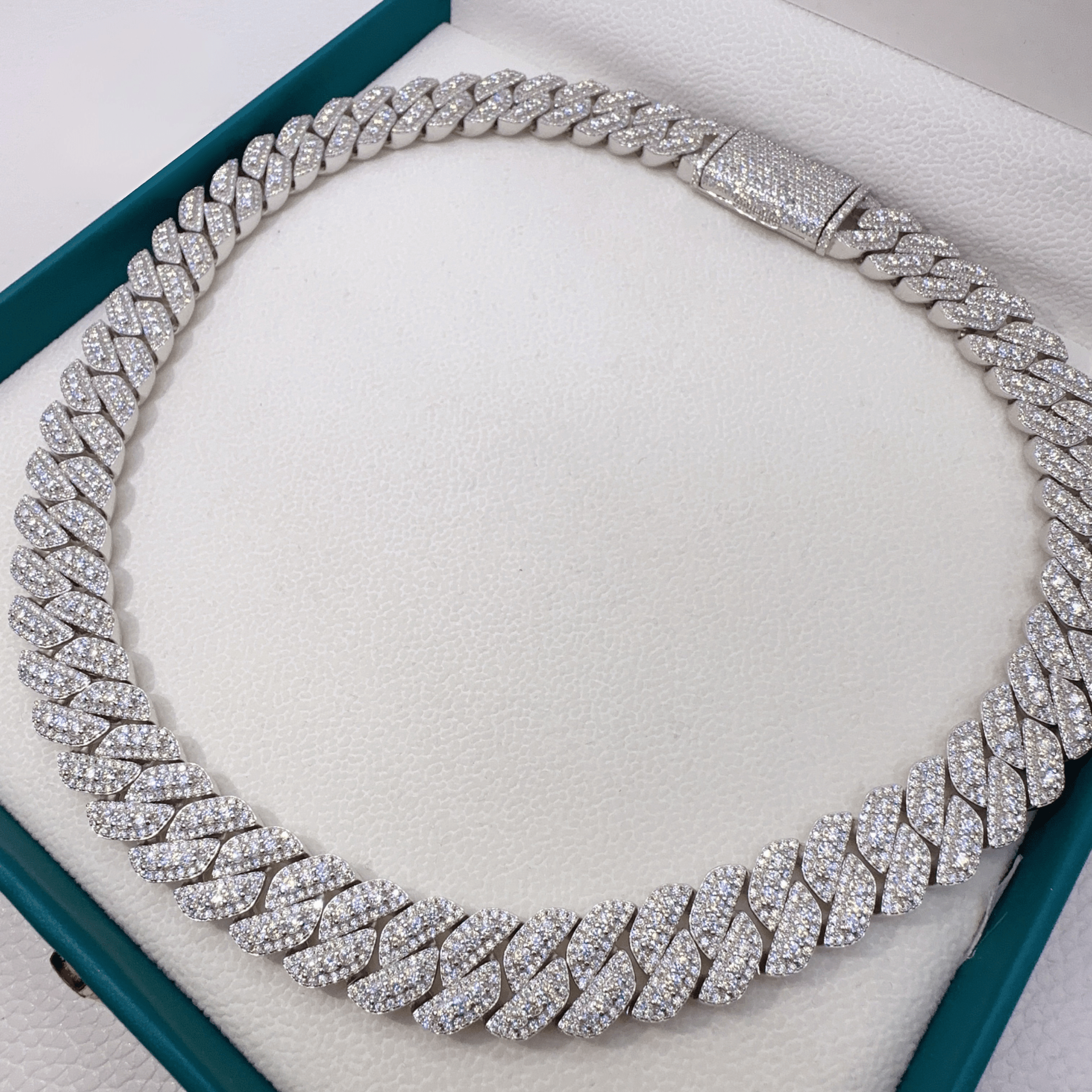 Royal Frost – 13MM Solid 925 Moissanite Cuban Chain