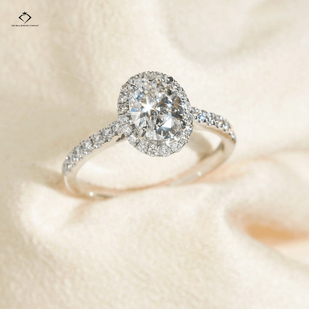 14K Lab Diamond Halo Engagement Ring – VVS2 Oval Brilliance