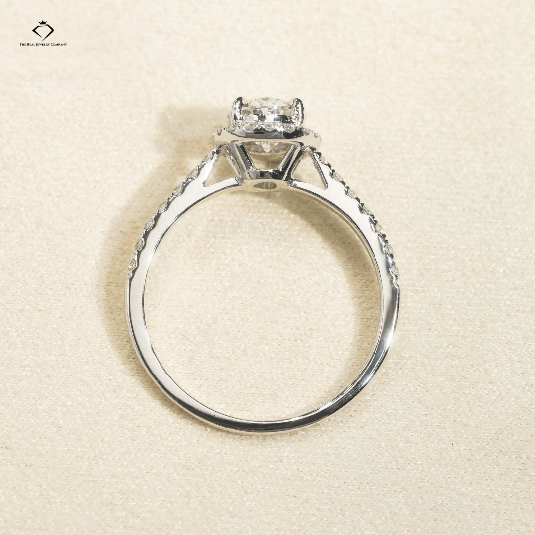 14K Lab Diamond Halo Engagement Ring – VVS2 Oval Brilliance