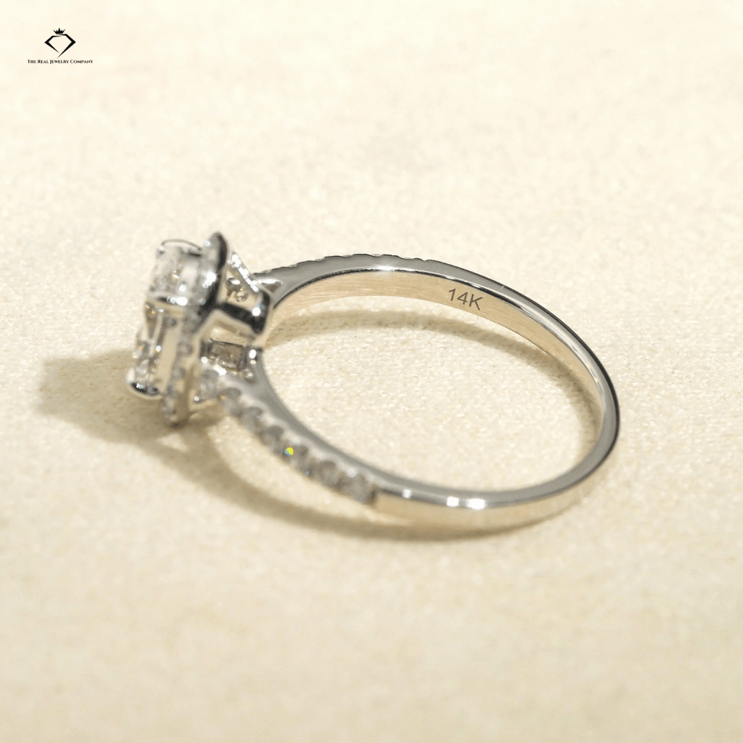 14K Lab Diamond Halo Engagement Ring – VVS2 Oval Brilliance