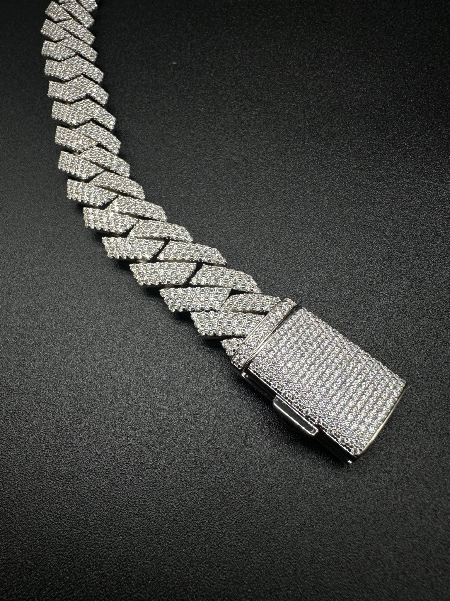 18mm Moissanite Cuban Bracelet - The Real Jewelry CompanyThe Real Jewelry Company