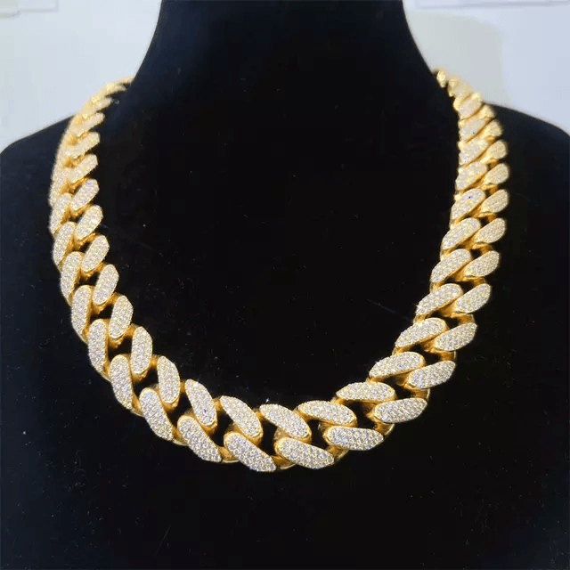 18MM Moissanite Cuban Link Chain - The Real Jewelry CompanyThe Real Jewelry Company